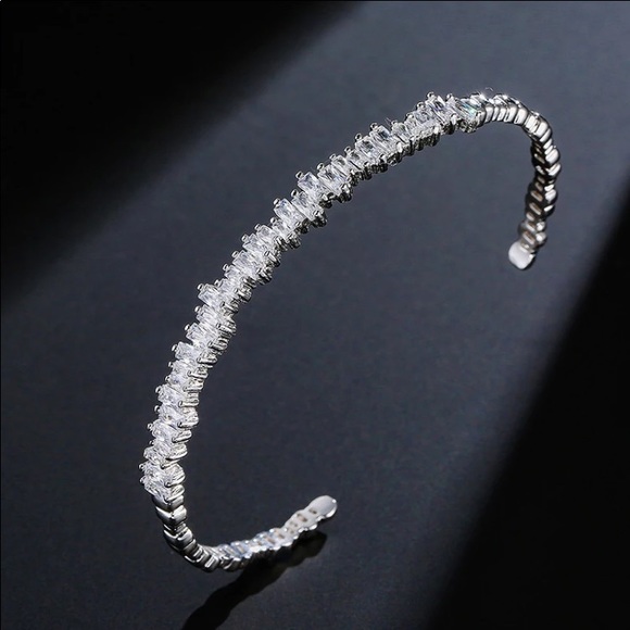 BRACELET BANGLE SILVER TONE AND PRINCESS CUT CZ - Picture 1 of 5